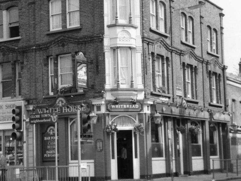 White Horse Cambridge Heath Rd London E2 taken in Sept 1988. (Pub, External). Published on 22-02-2018 