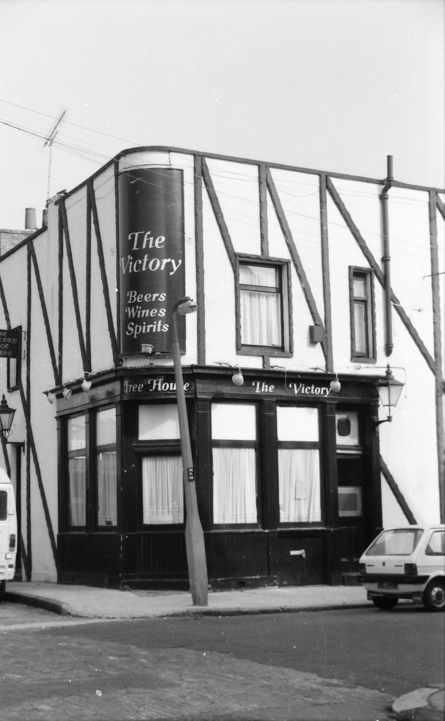 Victory London E2 taken in Sept 1988. (Pub, External). Published on 22-02-2018