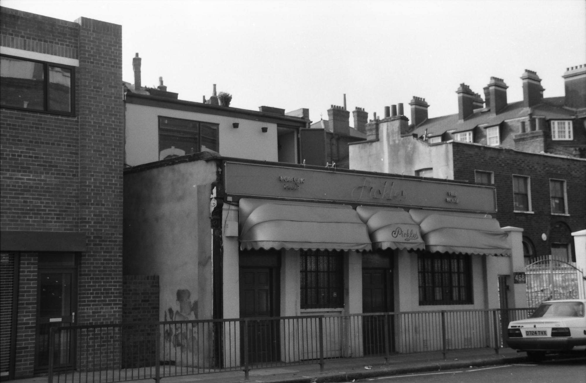 Pickles  London E2 taken in Sept 1988. (Pub, External). Published on 22-02-2018