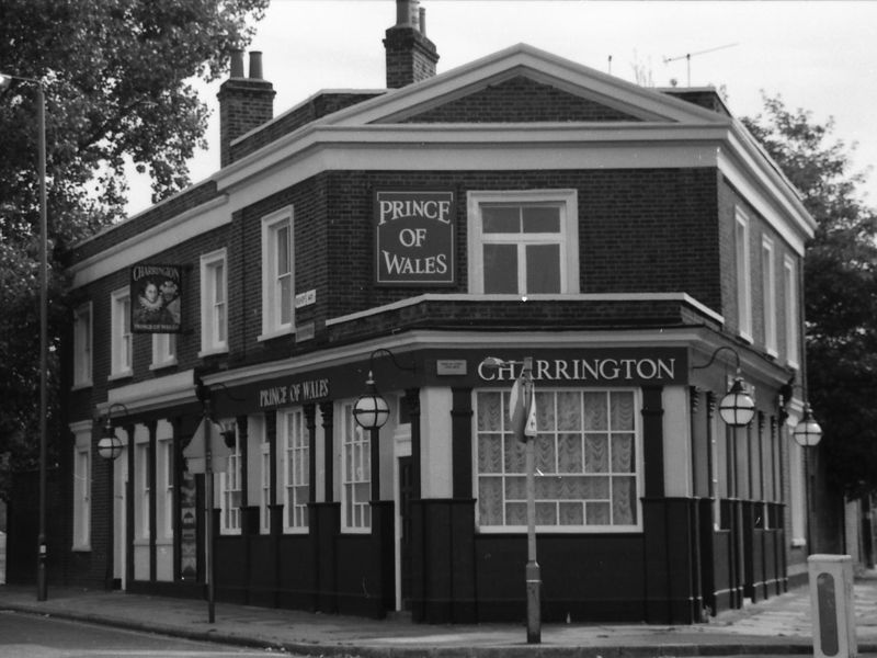 Prince of Wales Bishops Way London E2 taken in Sept 1988. (Pub, External, Key). Published on 22-02-2018