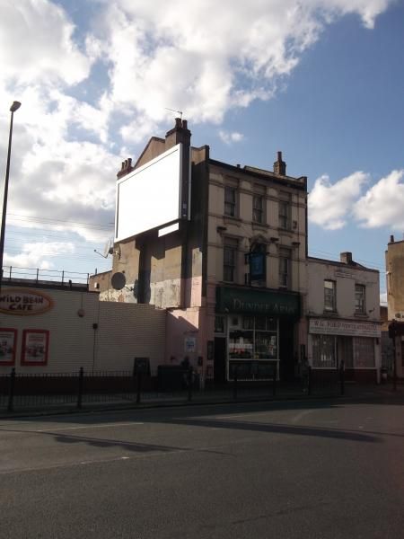 Dundee Arms London E2 taken Oct 2014. (Pub, External). Published on 30-10-2014