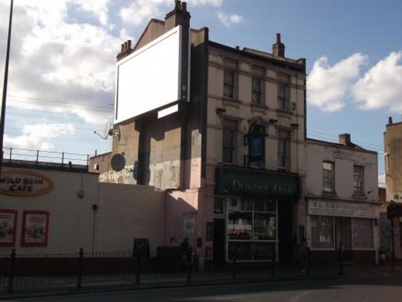 Dundee Arms London E2 taken Oct 2014. (Pub, External). Published on 30-10-2014 