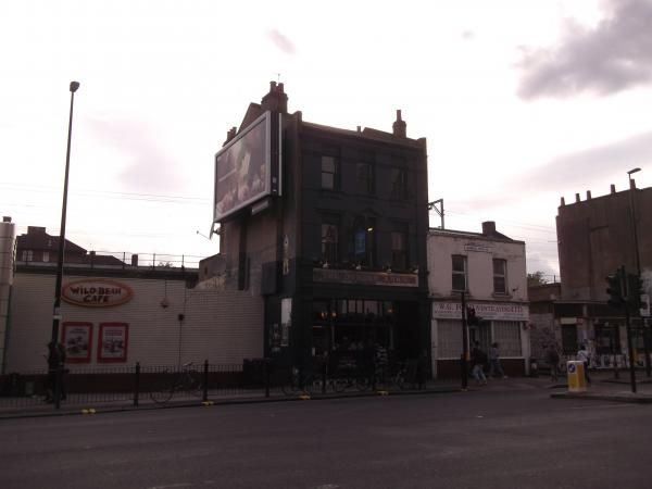 Dundee Arms London E2 taken May 2015. (Pub, External). Published on 17-08-2015
