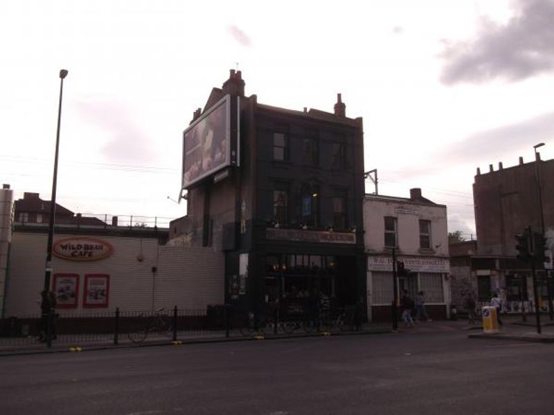 Dundee Arms London E2 taken May 2015. (Pub, External). Published on 17-08-2015 