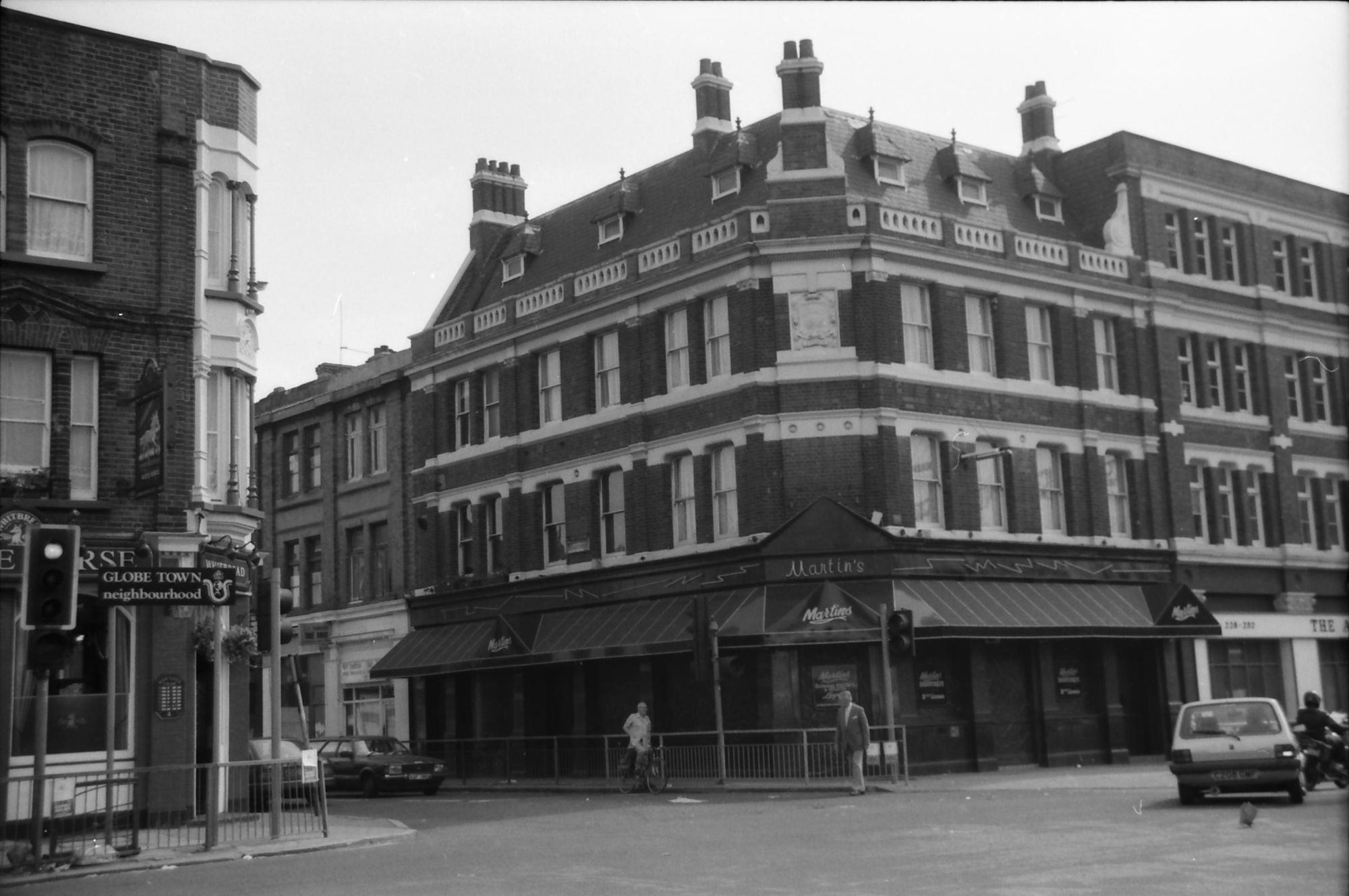 Martins London E2 taken in Sept 1988. (Pub, External). Published on 22-02-2018