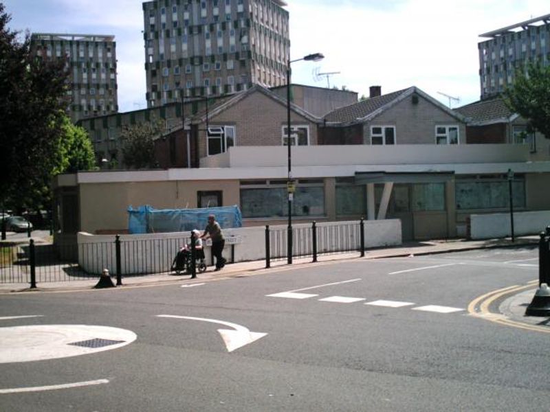 Ciy of Paris London E2. (Pub, External). Published on 06-10-2013