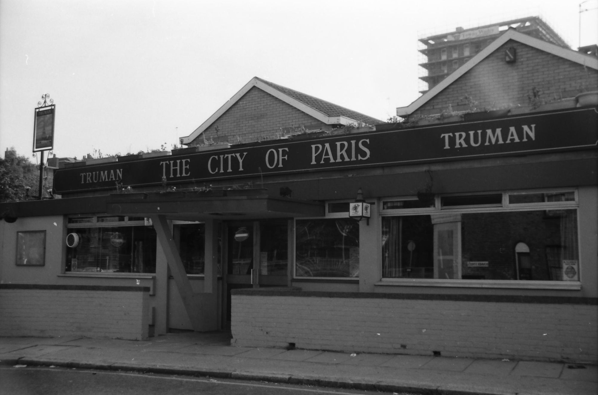 City of Paris London E2 taken 17 Sept 1988. (Pub, External). Published on 22-02-2018
