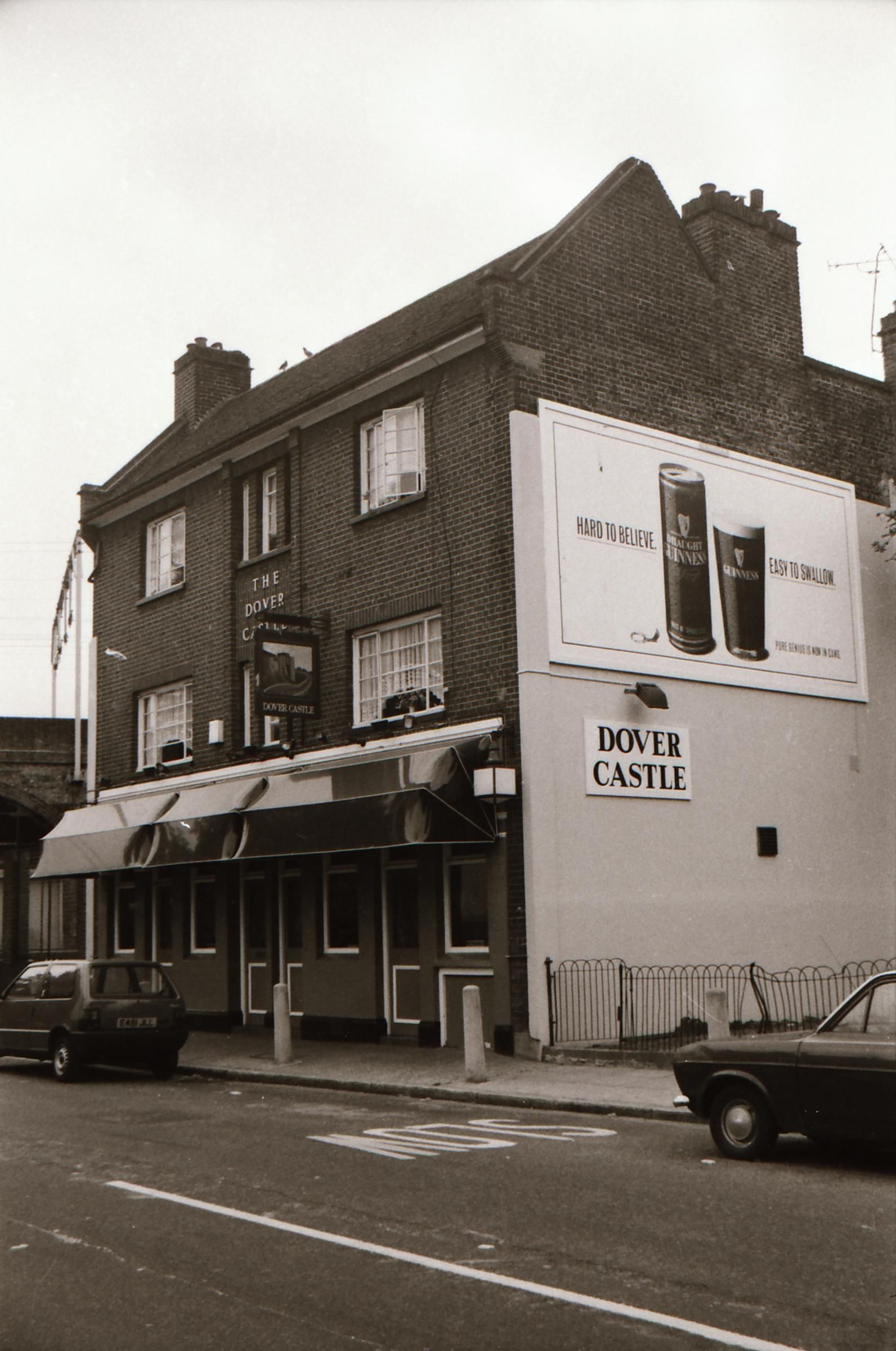 Dover Castle London E2 taken in July 1989. (Pub, Key). Published on 22-02-2018