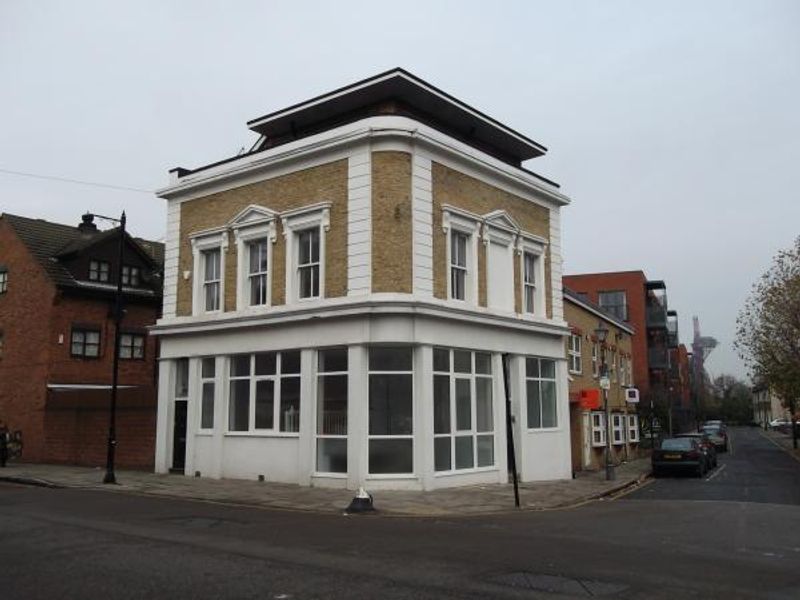 Calendonian Arms London E3 taken Nov 2013. (Pub, External). Published on 02-12-2013