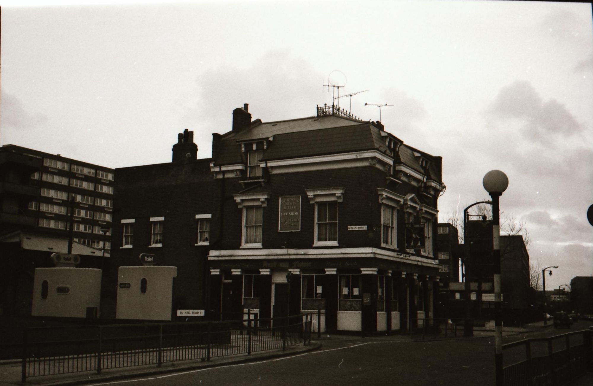 Hand & Flower London E3 taken between DEc 92 - Jan 1994. (Pub, External). Published on 28-03-2018