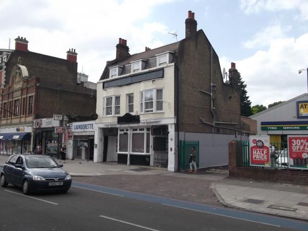 Kings Arms London E3. (Pub, External). Published on 27-10-2013