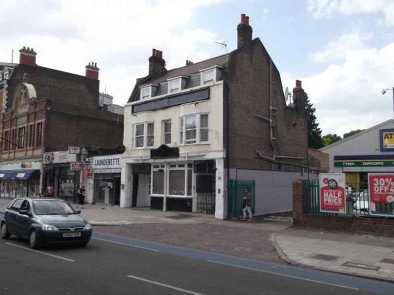 Kings Arms London E3. (Pub, External). Published on 27-10-2013