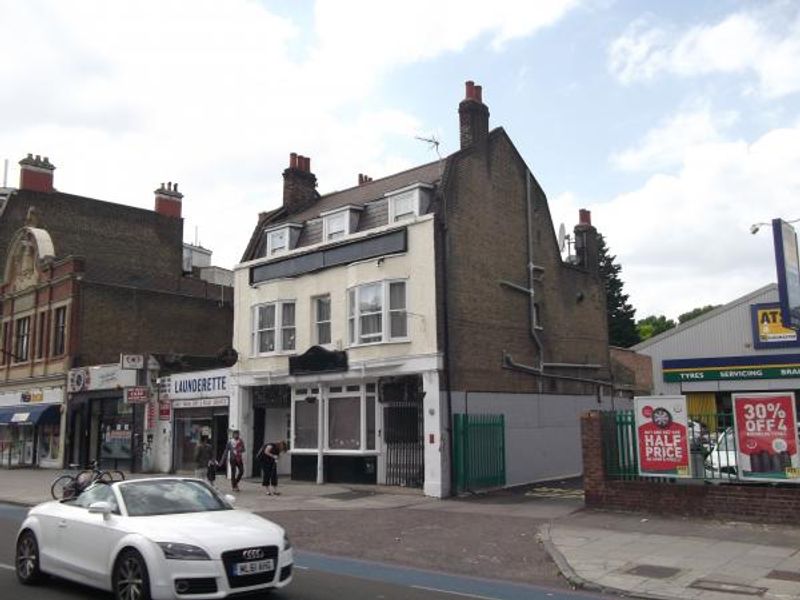 Kings Arms London E3. (Pub, External). Published on 27-10-2013