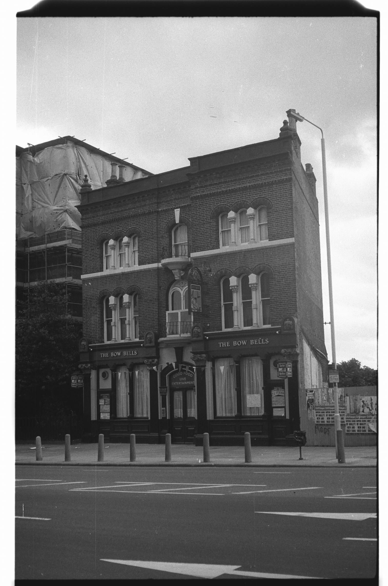 Bow Bells London E3 taken in 1985. (Pub, External). Published on 28-03-2018