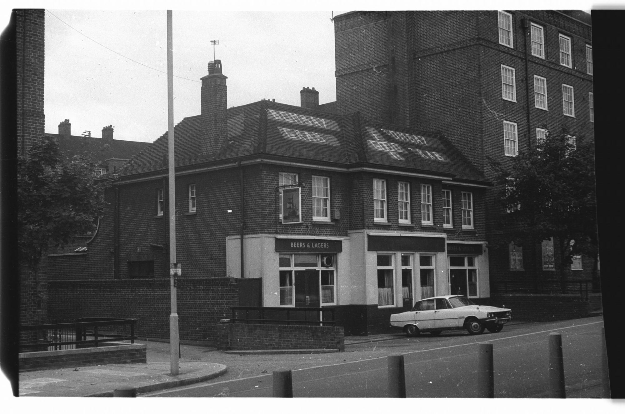 Bombay Grab London E3 taken in 1985. (Pub, External). Published on 28-03-2018