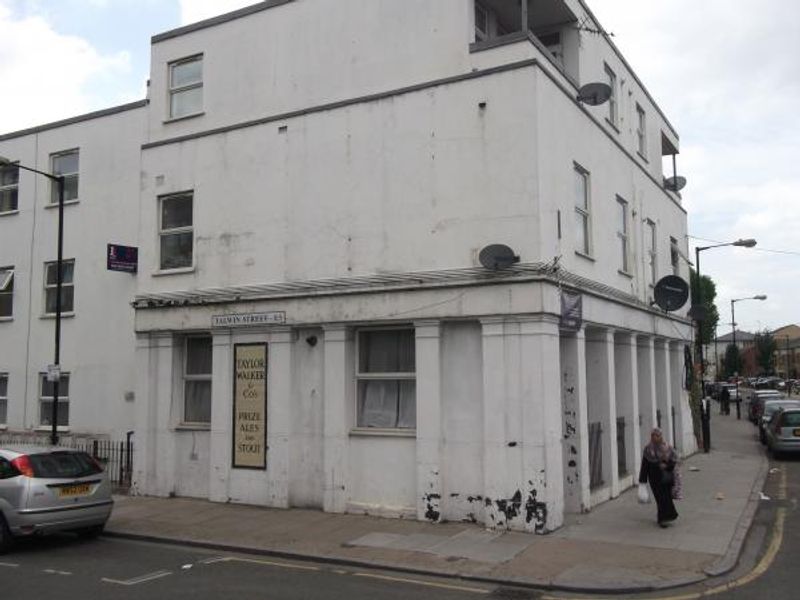 Imperial Crown London E3. (Pub, External). Published on 27-10-2013