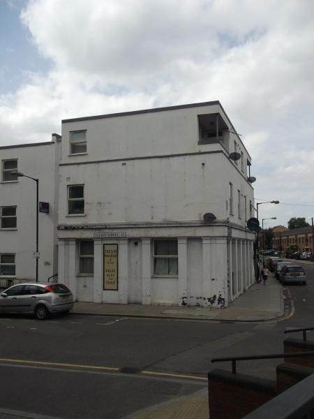 Imperial Crown London E3. (Pub, External). Published on 27-10-2013