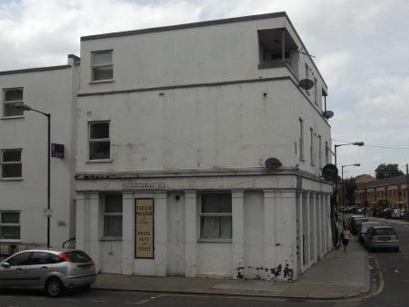 Imperial Crown London E3. (Pub, External). Published on 27-10-2013