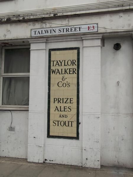 Imperial Crown London E3. (Pub, External). Published on 27-10-2013