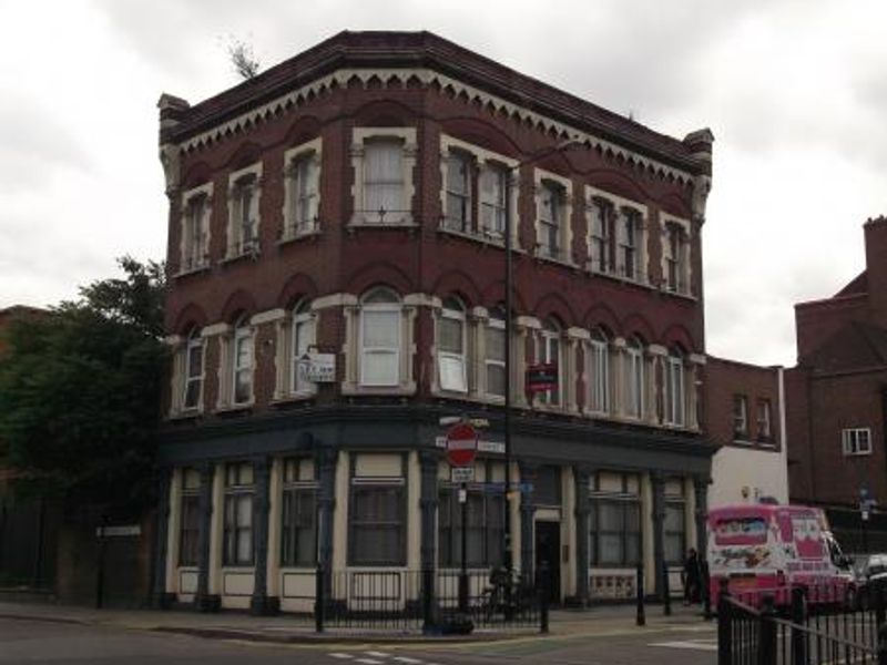 Pearly King London E3. (Pub, External). Published on 27-10-2013