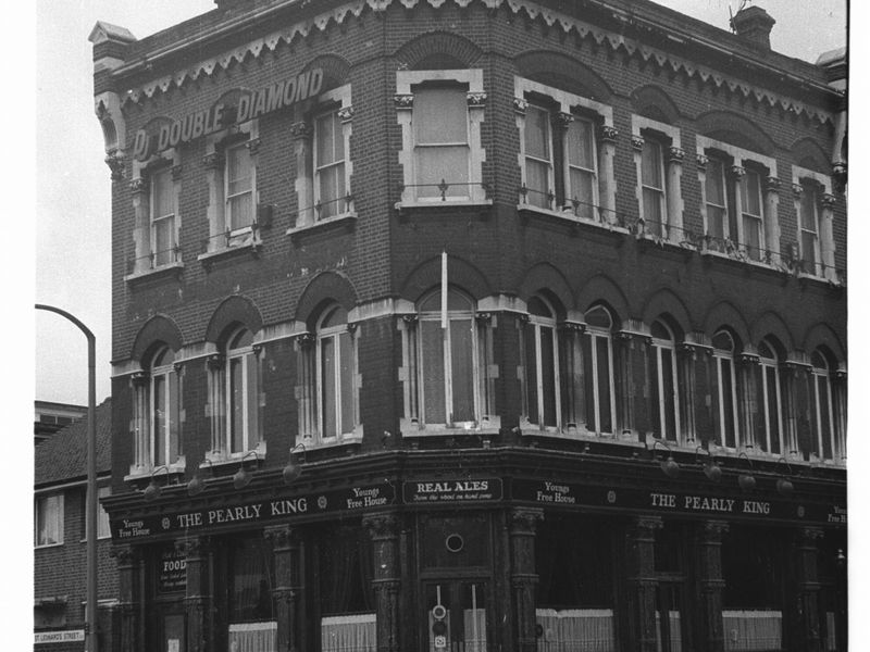 Pearly King London E3 taken in 1985. (Pub, External, Key). Published on 28-03-2018