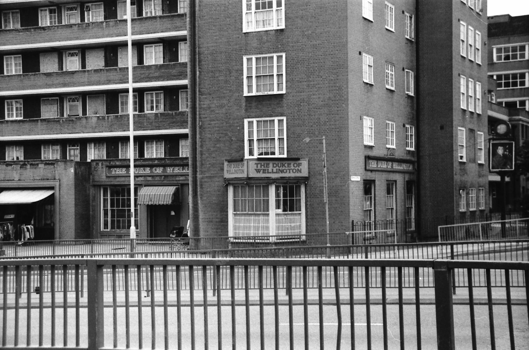 E3-Duke of Wellington taken 25-07-1987.. (Pub, External). Published on 28-03-2018
