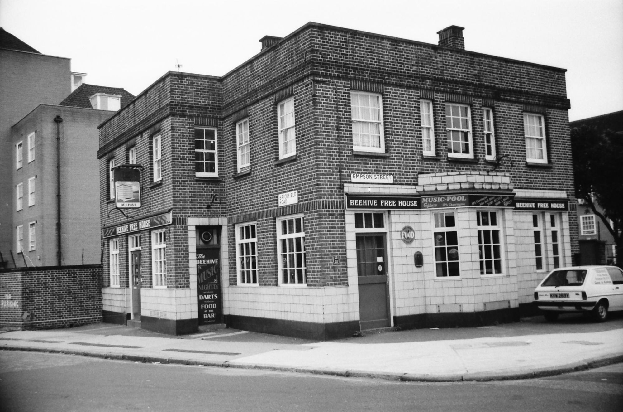 E3-Beehive taken 25-07-1987.. (Pub, External). Published on 28-03-2018