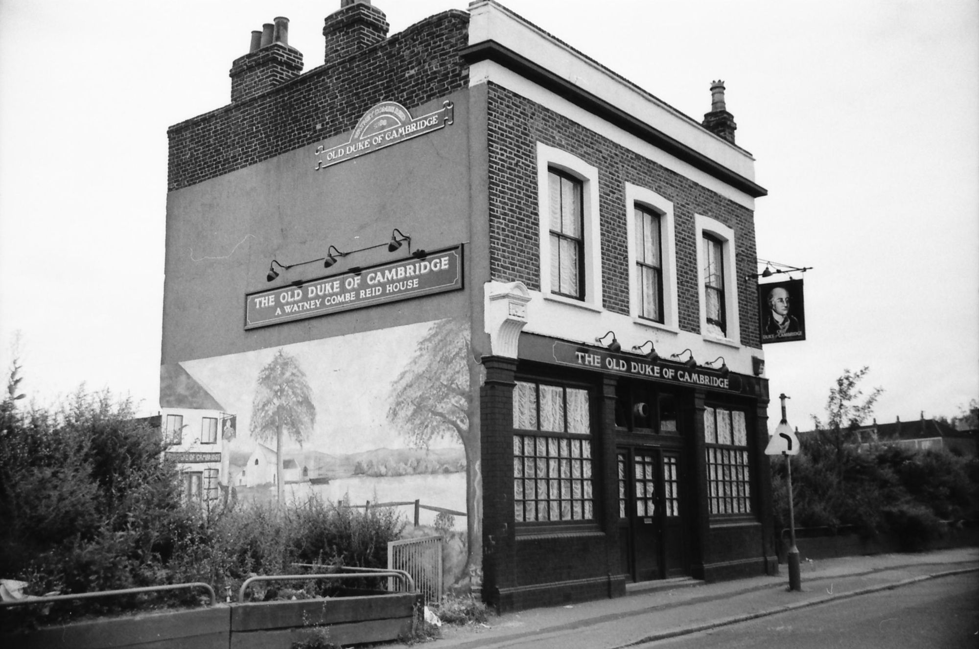 E3-Old Duke of Cambridge taken 25-07-1987.. (Pub, External, Key). Published on 28-03-2018