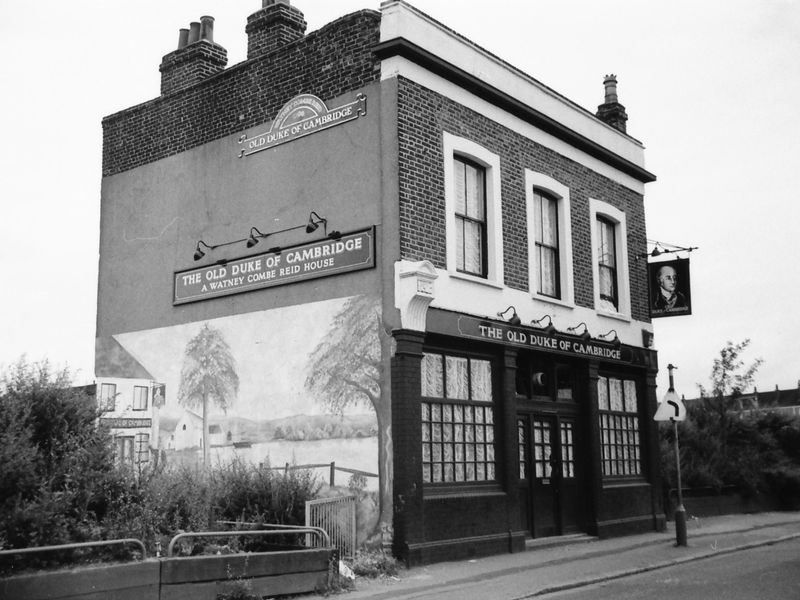 E3-Old Duke of Cambridge taken 25-07-1987.. (Pub, External, Key). Published on 28-03-2018