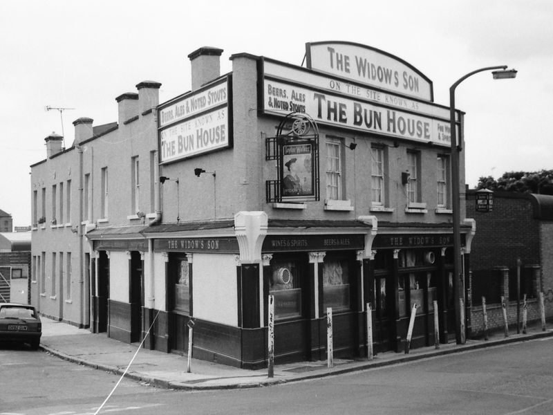 E3-Widows Sun taken 25-07-1987.. (Pub, External). Published on 28-03-2018