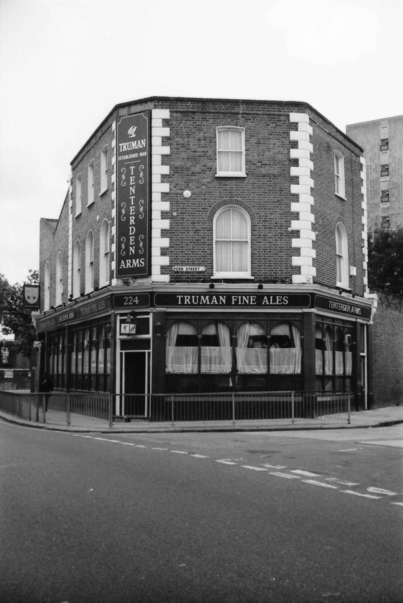 E3-Tenterden Arms taken 25-07-1987.. (Pub, External, Key). Published on 28-03-2018