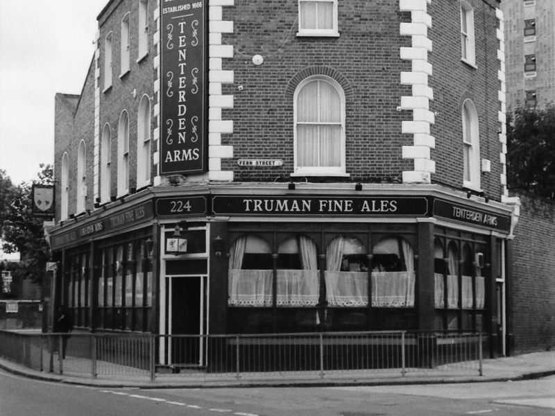 E3-Tenterden Arms taken 25-07-1987.. (Pub, External, Key). Published on 28-03-2018