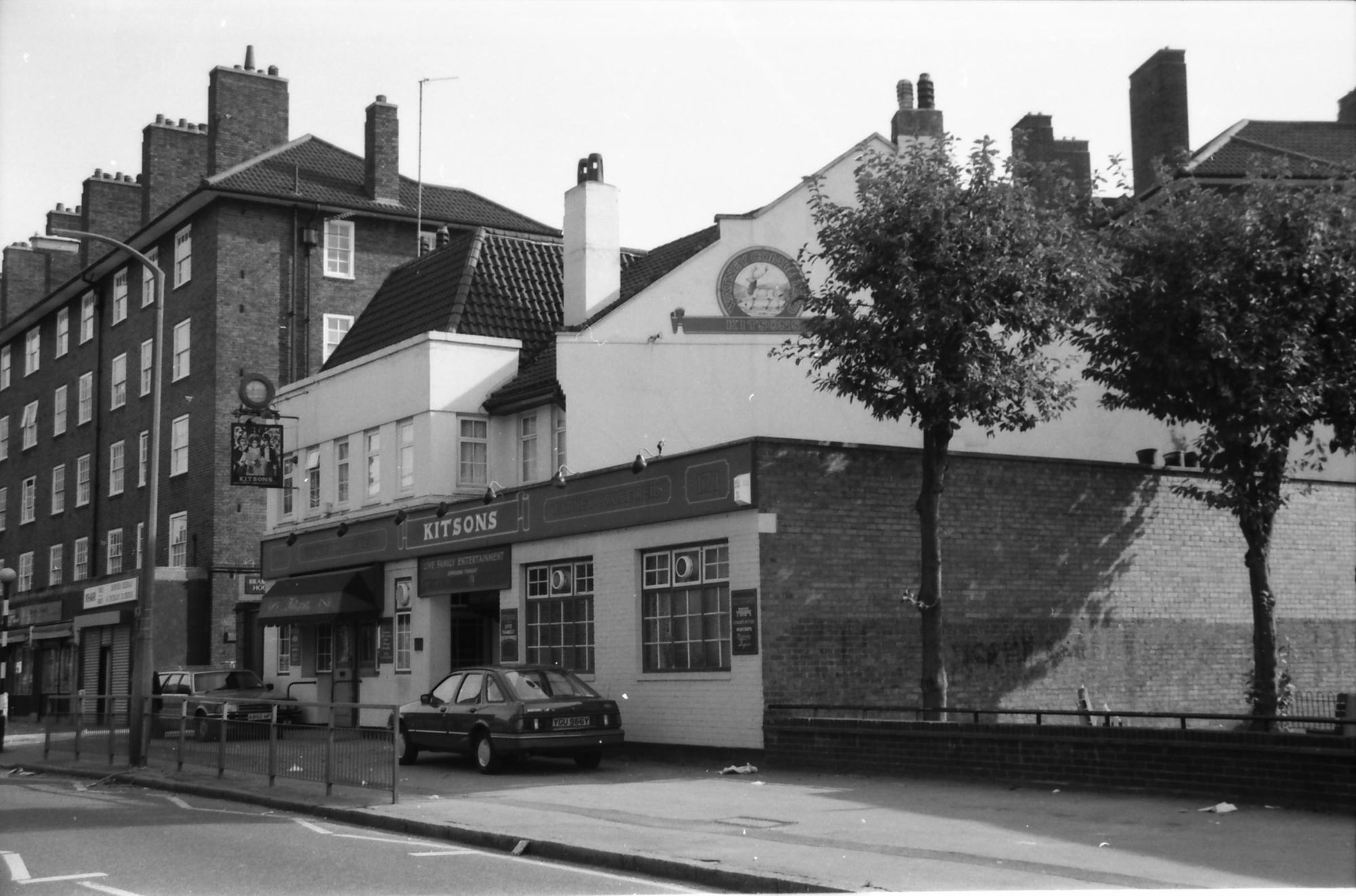 E3-Kitsons taken 1 Oct 1988.. (Pub, External). Published on 28-03-2018