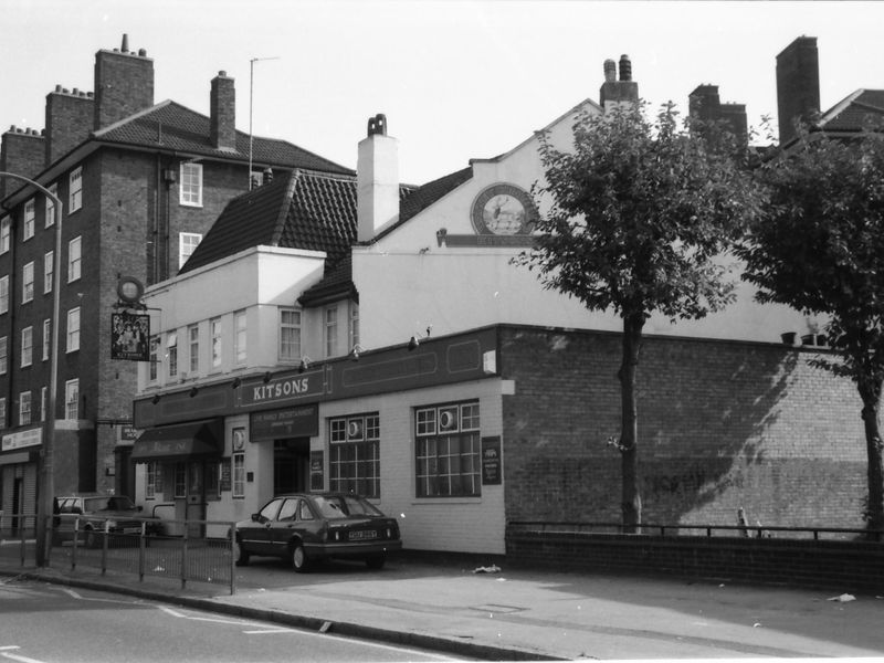 E3-Kitsons taken 1 Oct 1988.. (Pub, External). Published on 28-03-2018 