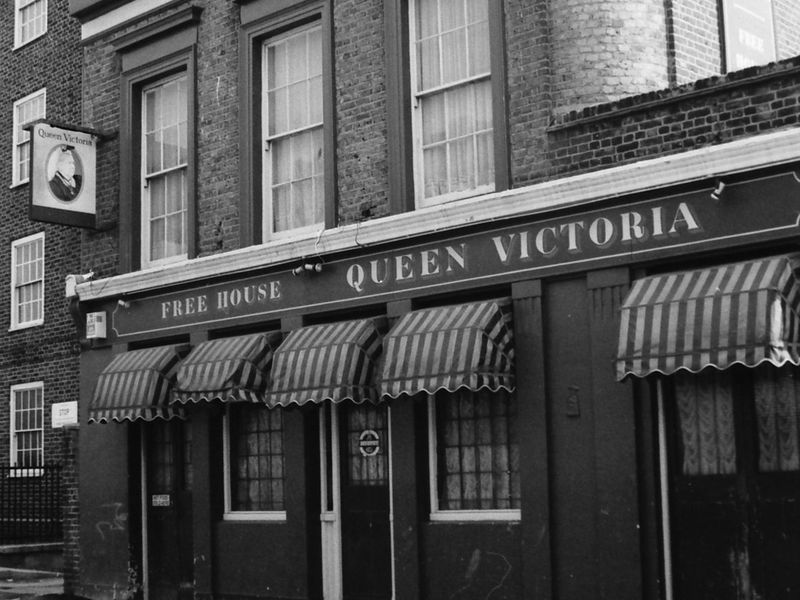 Queen Victoria London E3 taken in 1987. (Pub, External, Key). Published on 28-03-2018 