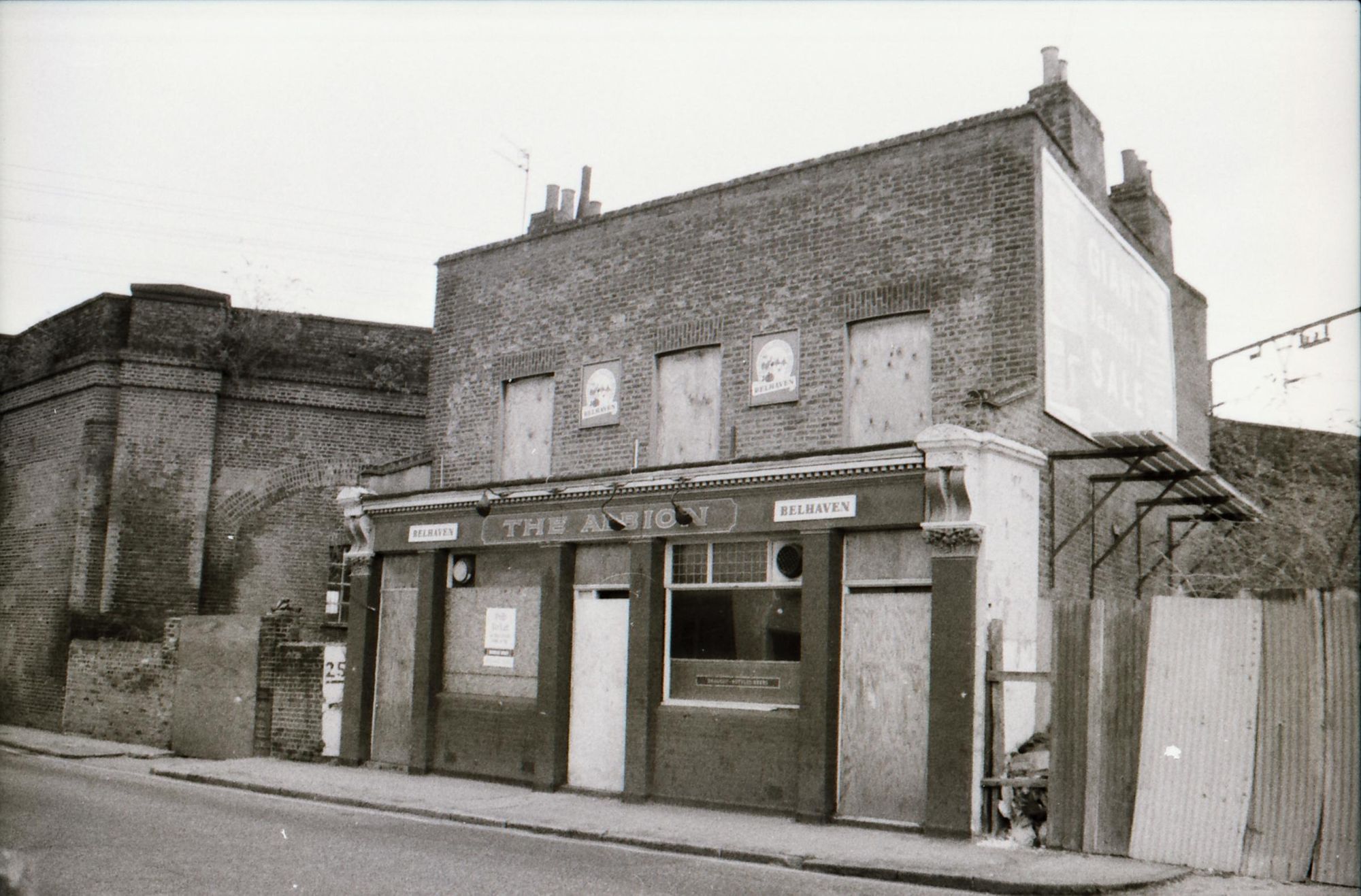 Albert London E3 taken maybe 1991. (Pub, External). Published on 28-03-2018