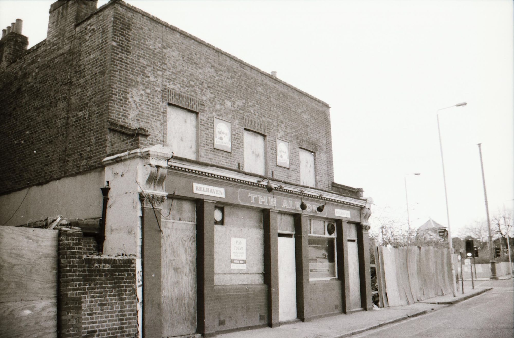 Albert London E3 taken maybe 1991. (Pub, External). Published on 28-03-2018