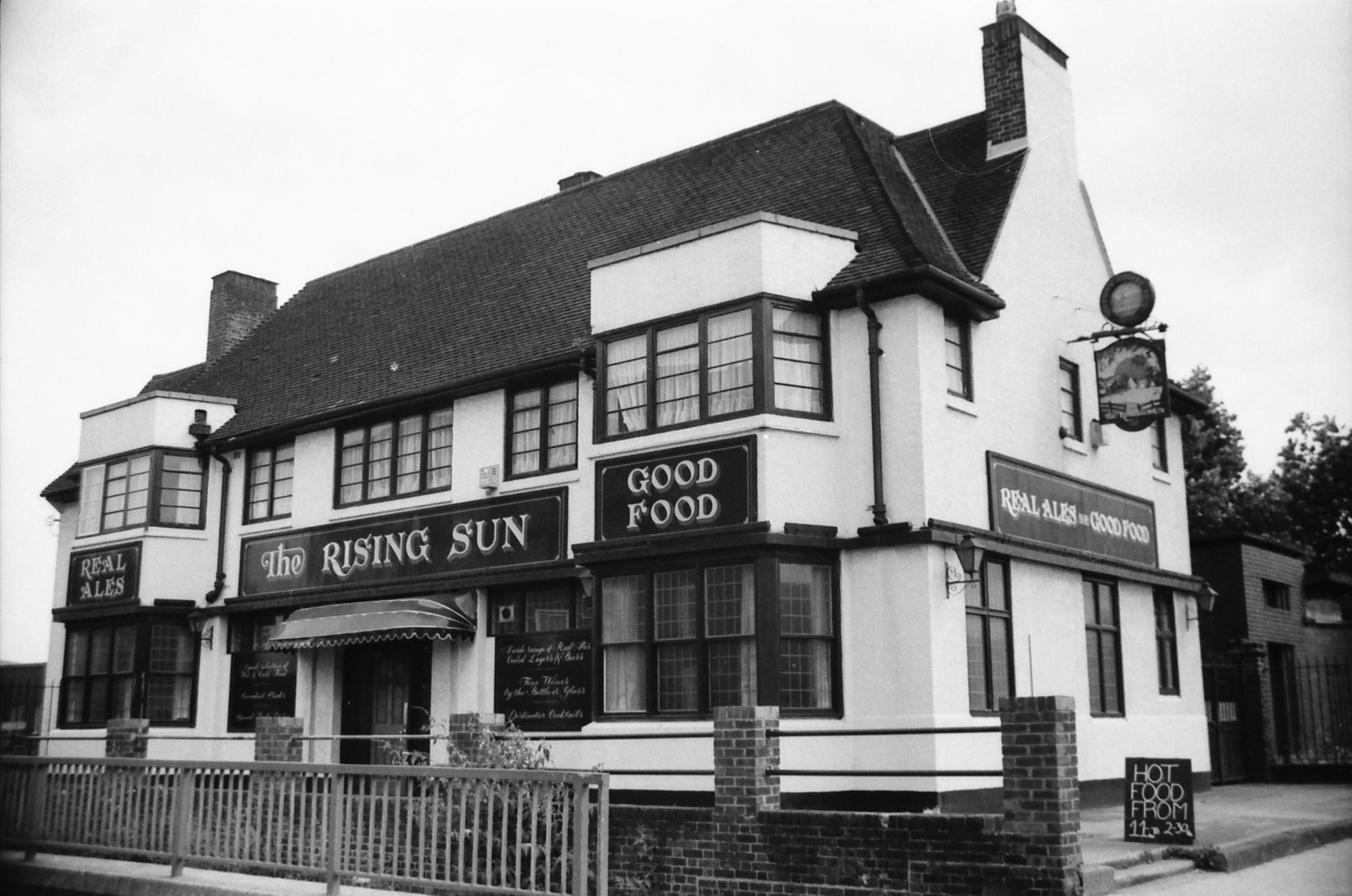 E3-Rising Sun taken 25-07-1987.. (Pub, External, Key). Published on 28-03-2018