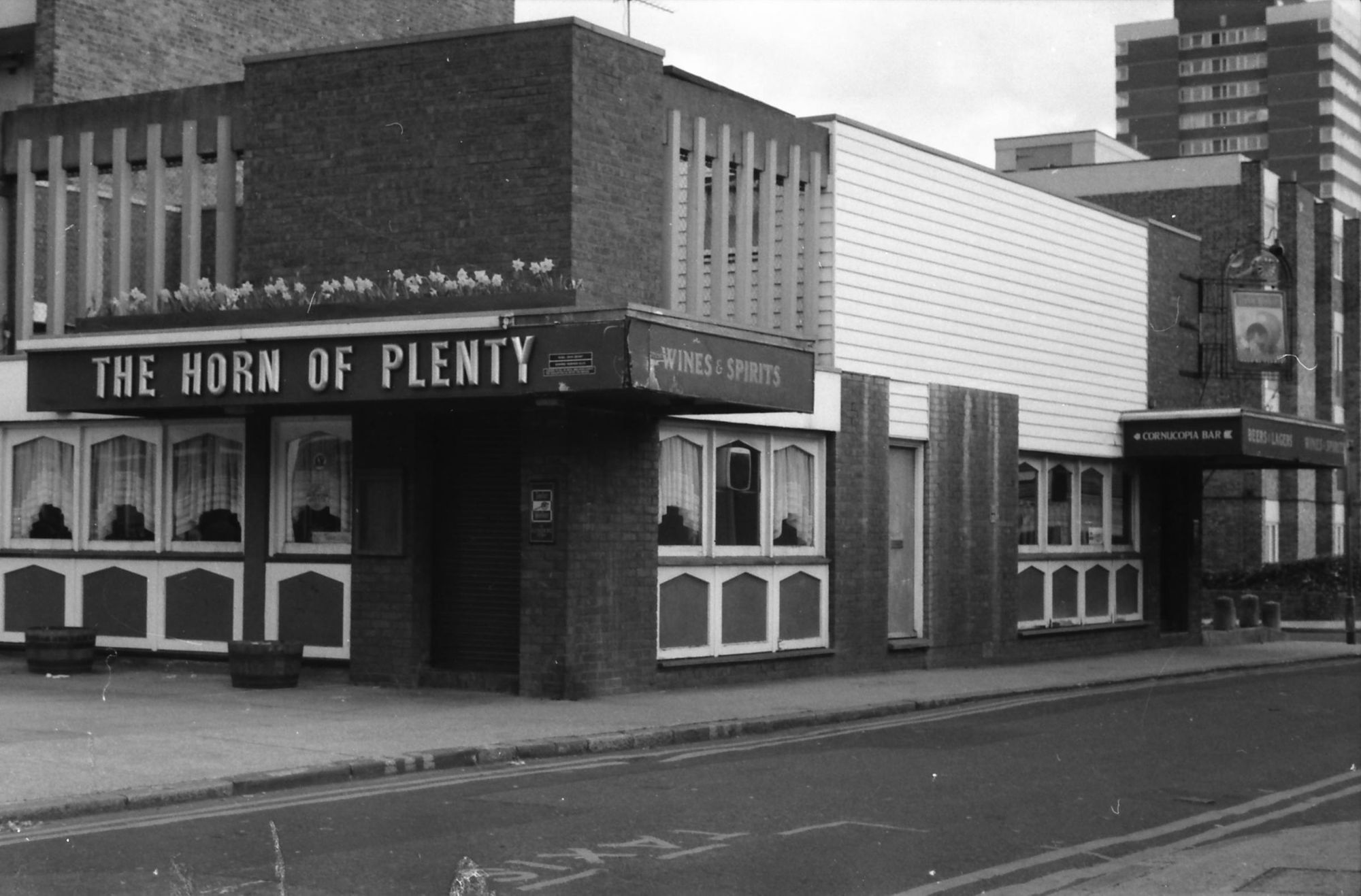 E3-Horn of Plenty taken 19-4-1987.. (Pub, External). Published on 28-03-2018