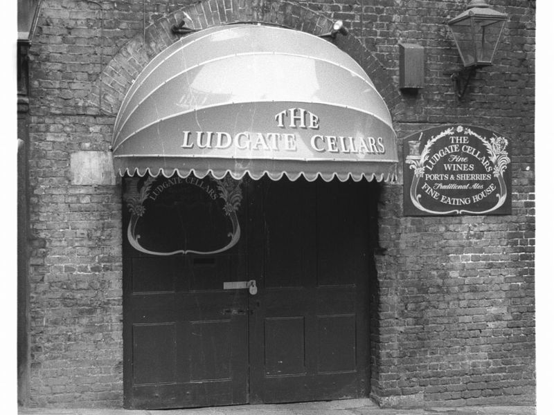 Ludgate Cellars London EC4 taken in July 1985.. (Pub, External). Published on 12-04-2019