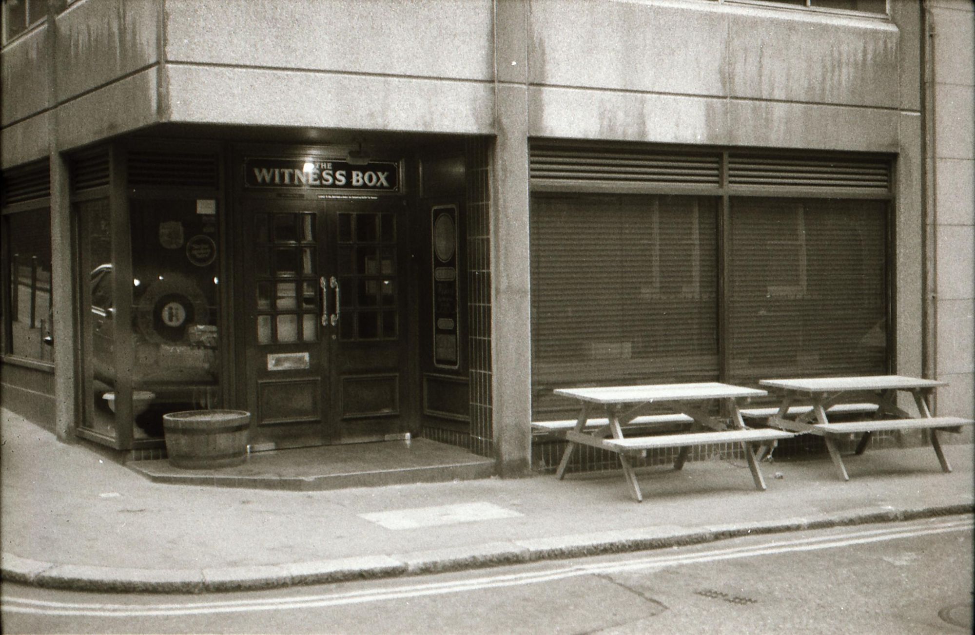 Witness Box London EC4 taken in mid 1985.. (Pub, External). Published on 13-04-2019