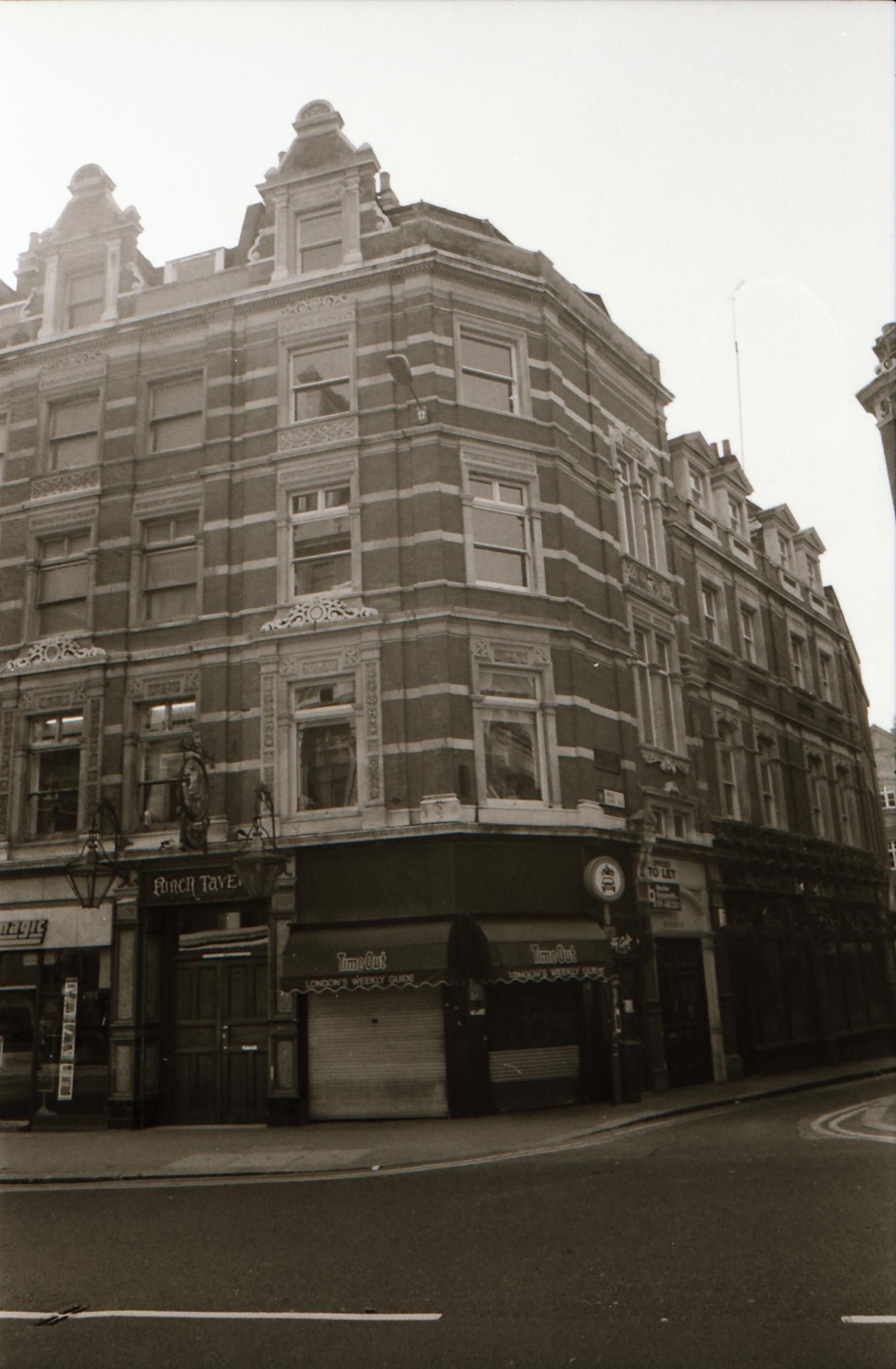 Punch Tavern London EC4 in April 1994.. (Pub, External). Published on 13-04-2019