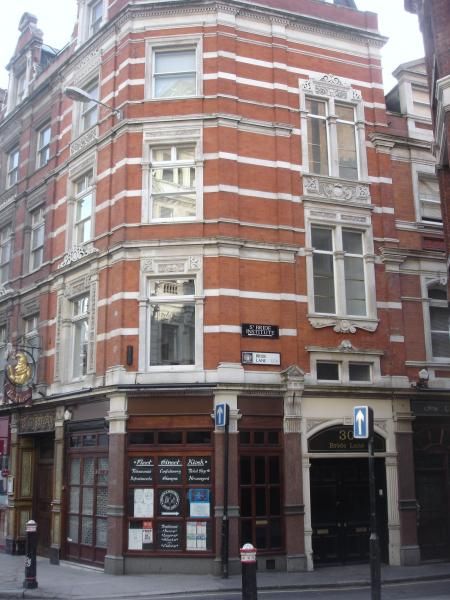 Punch Tavern London EC4 taken Jan 2008. (Pub, External). Published on 01-12-2013