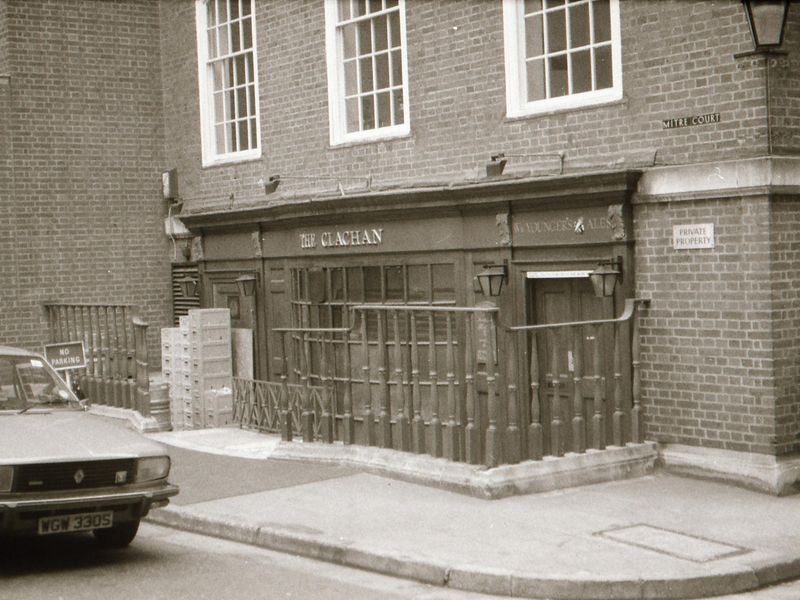 Clachan London EC4 taken in mid 1985.. (Pub, External). Published on 13-04-2019