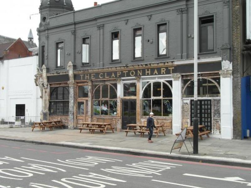 White/Clapton Hart London E5. (Pub, External). Published on 31-10-2013 