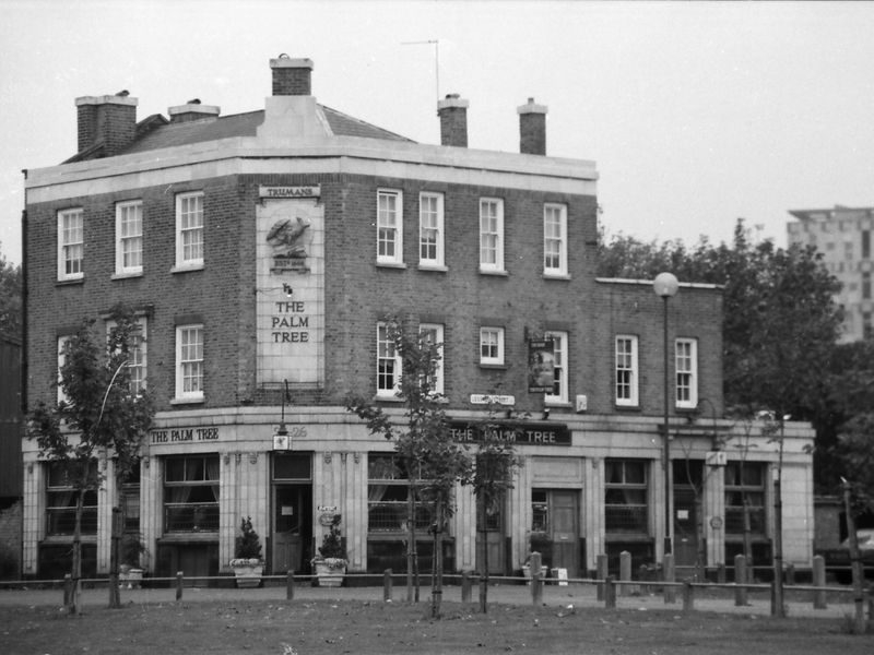 Palm Tree London E3 taken in 1986. (Pub, External). Published on 28-03-2018