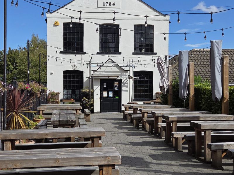 Christopher Perry. (Pub, External, Garden, Sign, Key). Published on 24-09-2025