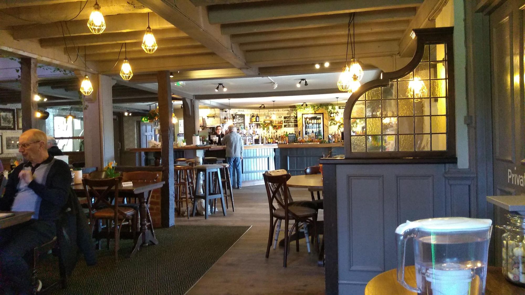 (Pub, Bar). Published on 12-02-2023
