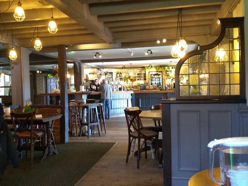 (Pub, Bar). Published on 12-02-2023 
