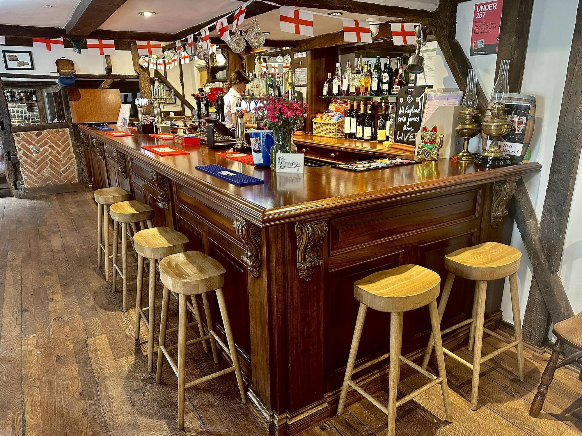 (Pub, Bar). Published on 29-06-2024